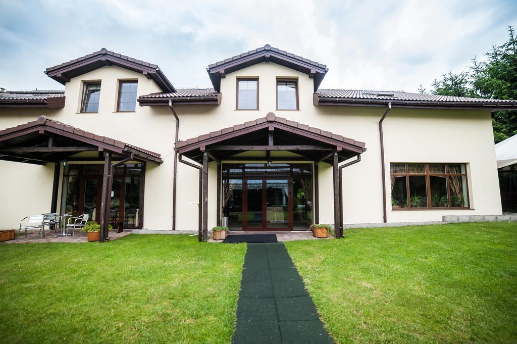 Pelikan Aleksandrów Łódzki Exterior foto