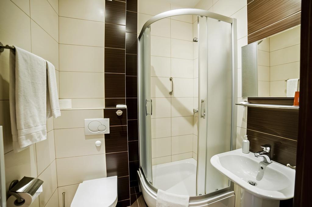 Pelikan Aleksandrów Łódzki Zimmer foto