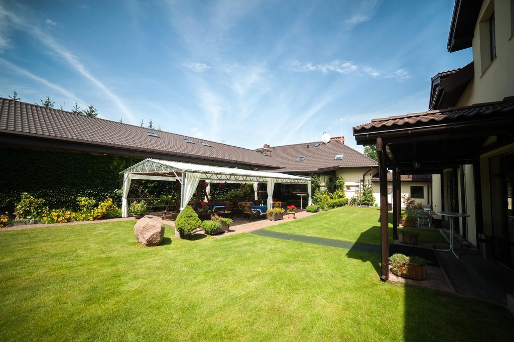 Pelikan Aleksandrów Łódzki Exterior foto