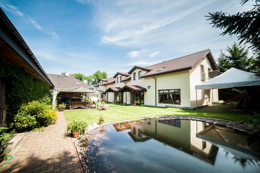 Pelikan Aleksandrów Łódzki Exterior foto