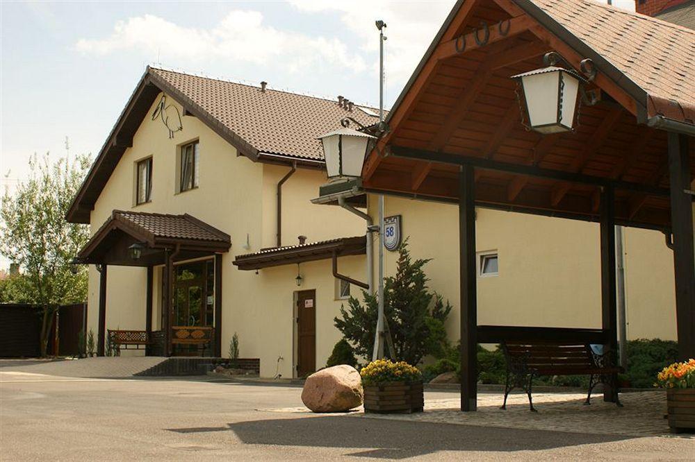 Pelikan Aleksandrów Łódzki Exterior foto