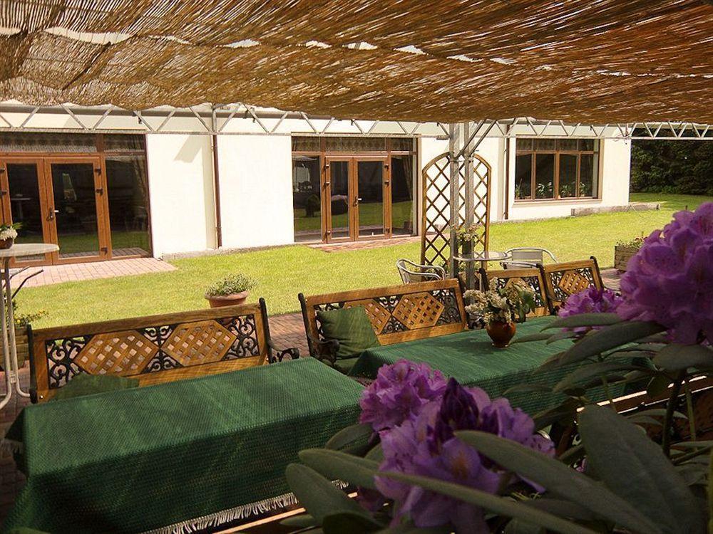 Pelikan Aleksandrów Łódzki Exterior foto