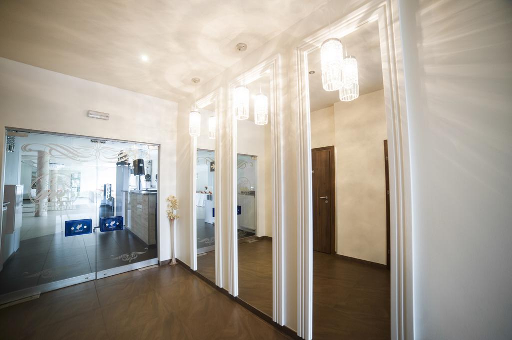 Pelikan Aleksandrów Łódzki Exterior foto