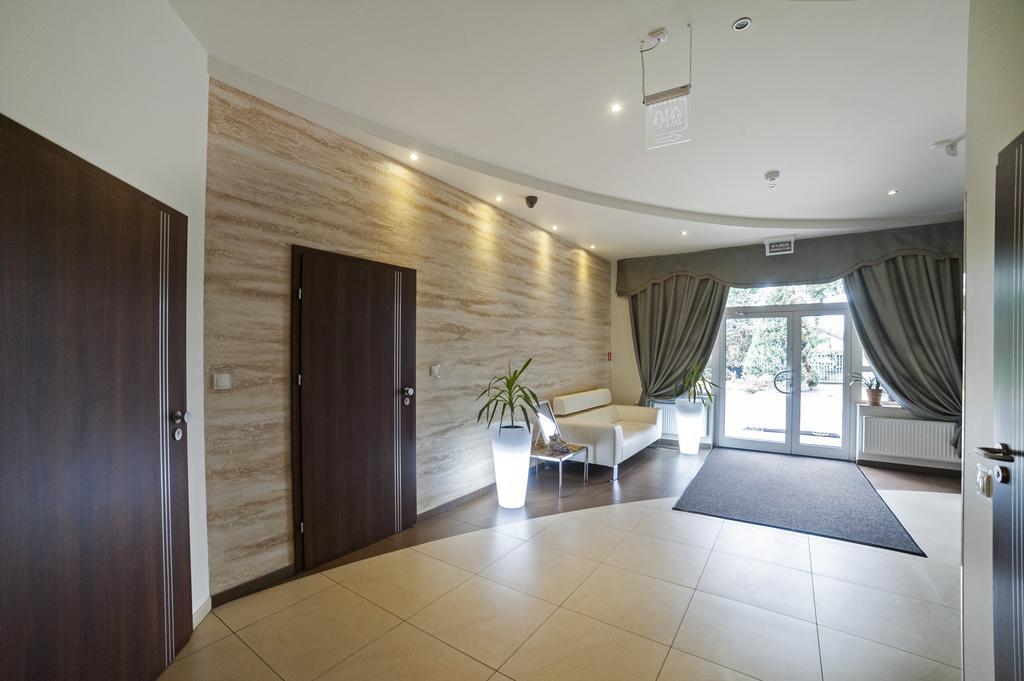 Pelikan Aleksandrów Łódzki Exterior foto